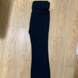 Black yoga pants